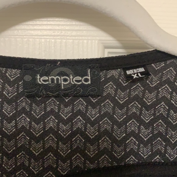 Black tank top with arrows - Picture 3 of 9